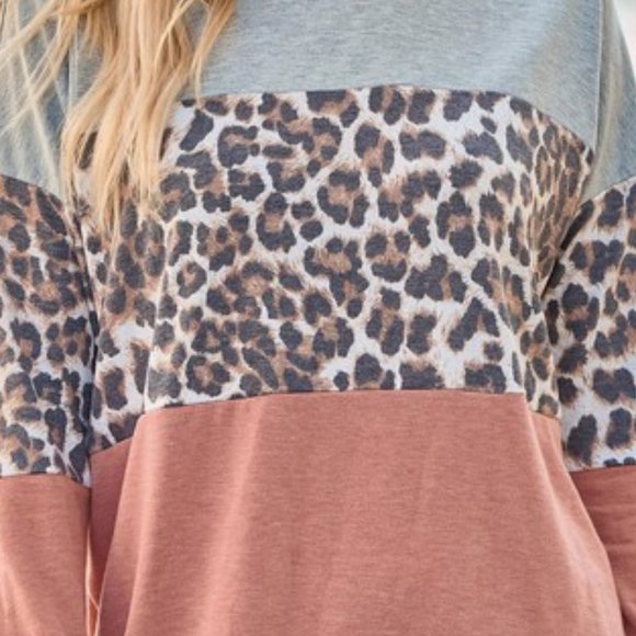 NWT Beeson River Leopard Fall Sweatshirt - Picture 5 of 5